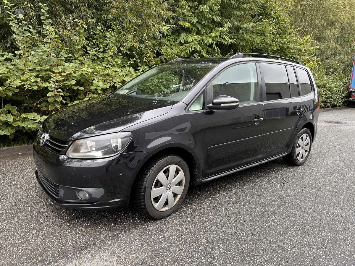 Volkswagen Touran 2013 — interior