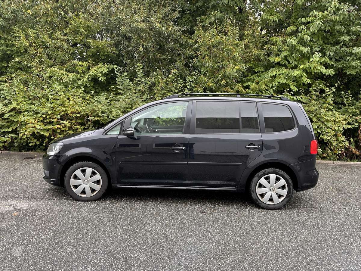 Volkswagen Touran 2013 — engine 1598 cm³, 105 HP (77kW)