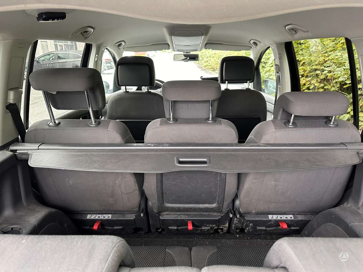 Volkswagen Touran 2013 — photo 8