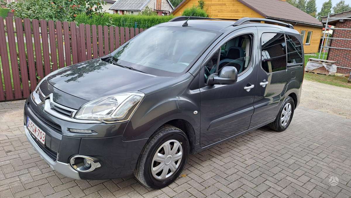 Citroen Berlingo 2015 — rear view