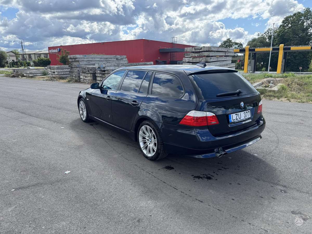 BMW 525 2008 — rear view