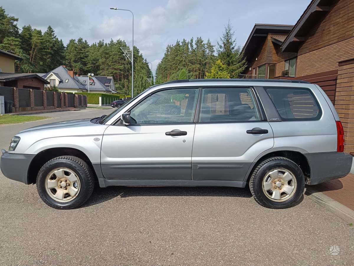 Subaru Forester 2005 — салон