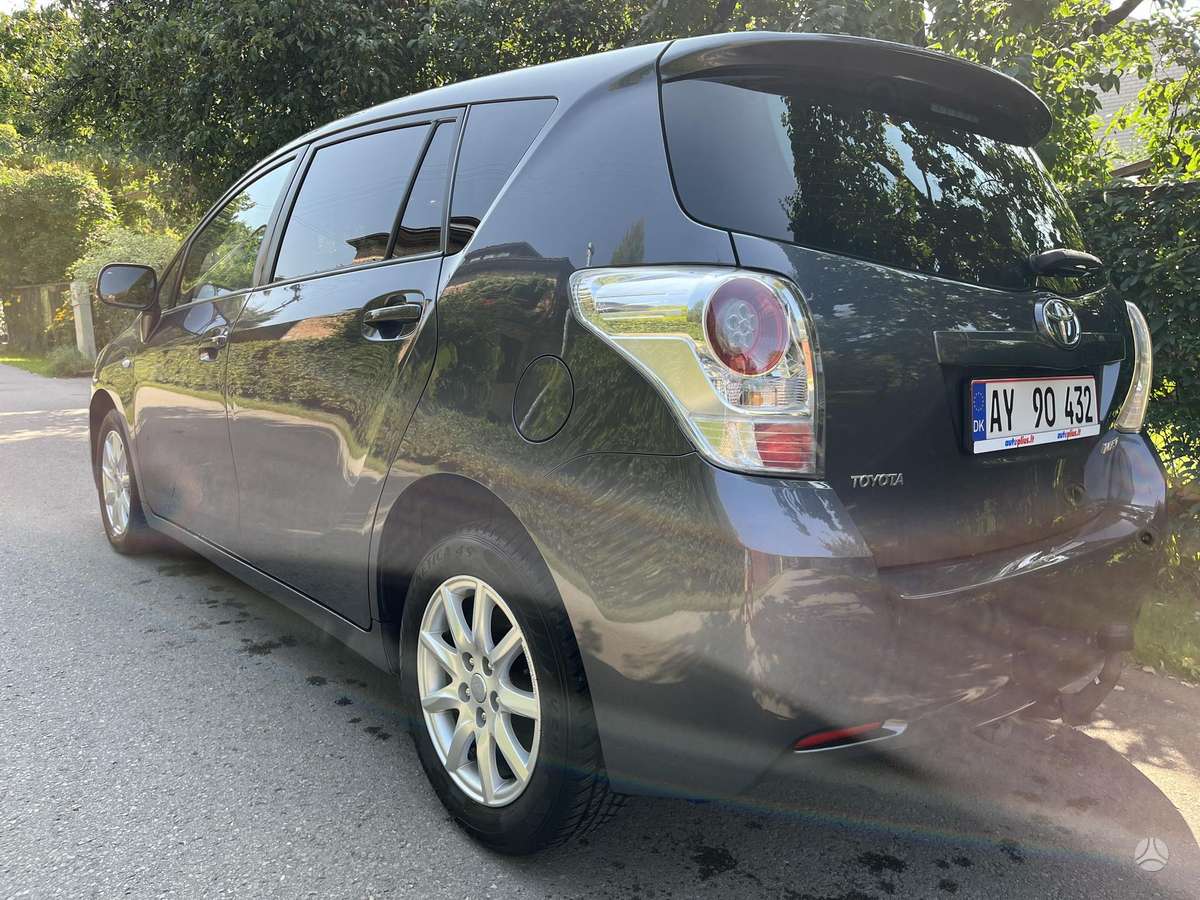 Toyota Verso 2012 — двигун 1998 cm³, 126 HP (93kW)
