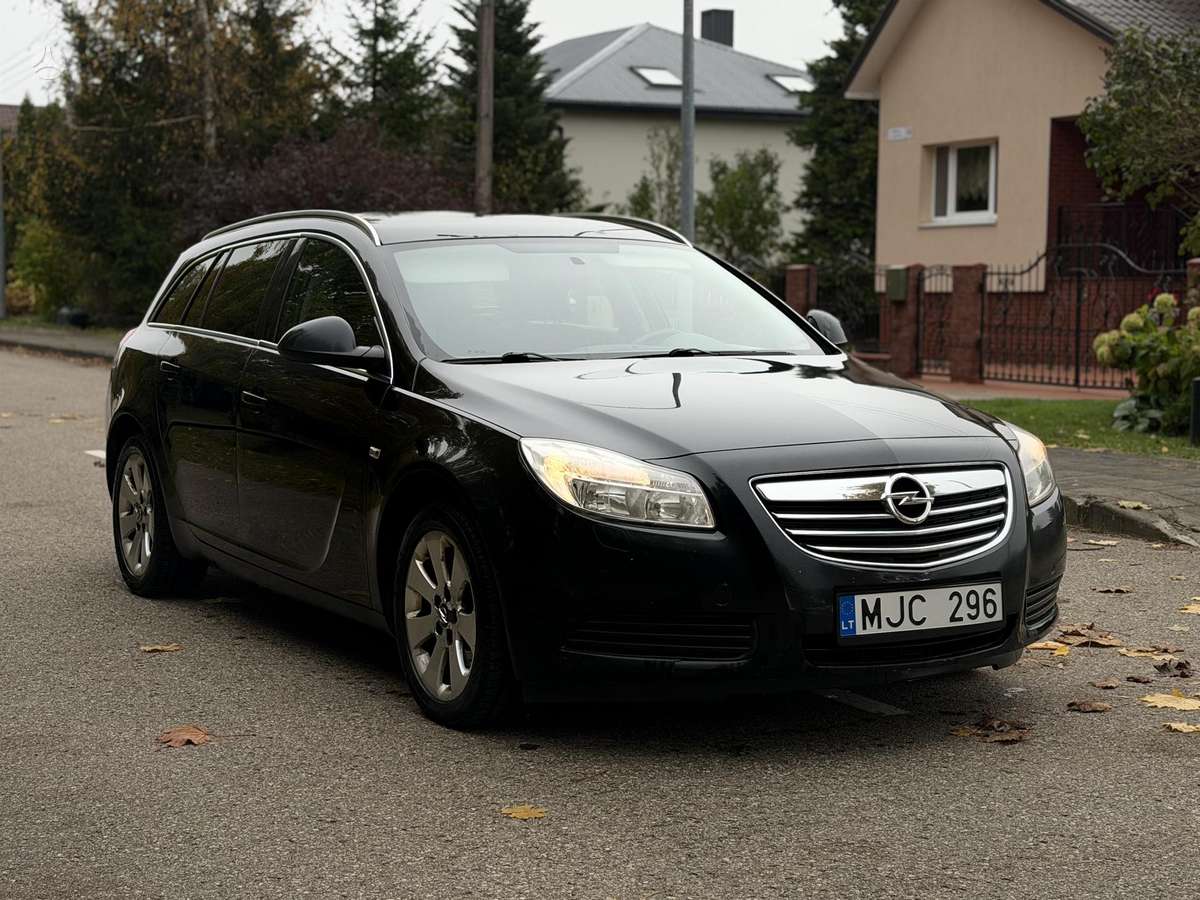 Opel Insignia 2012 — вигляд ззаду