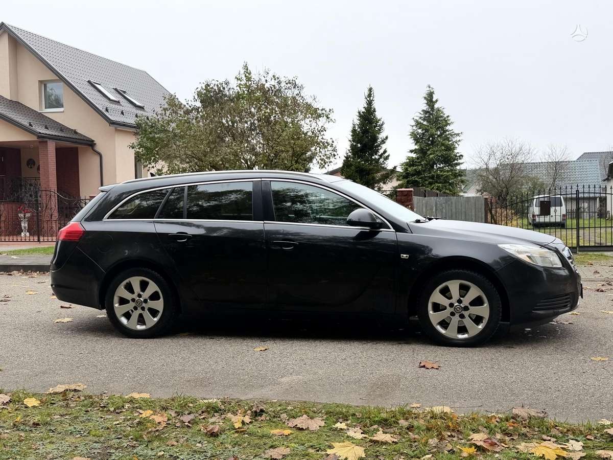 Opel Insignia 2012 — двигун 1956 cm³, 131 HP (96kW)