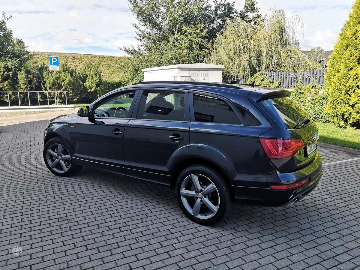Audi Q7 2011 — салон