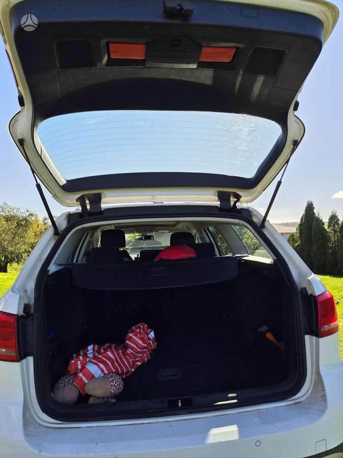 Volkswagen Passat 2012 — photo 12