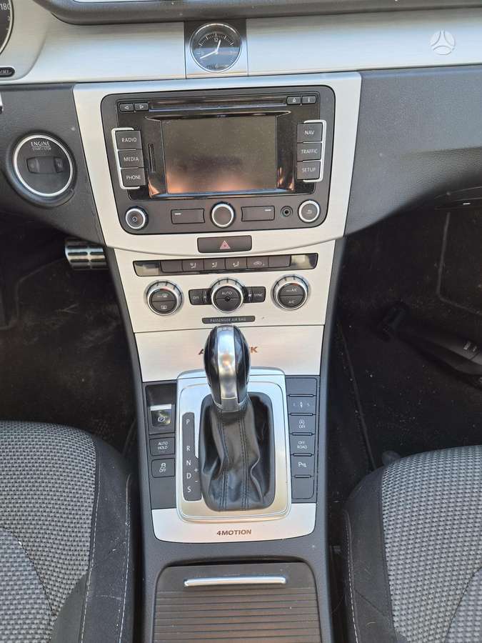 Volkswagen Passat 2012 — photo 13