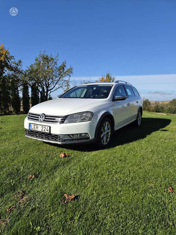 Volkswagen Passat 2012 — interior