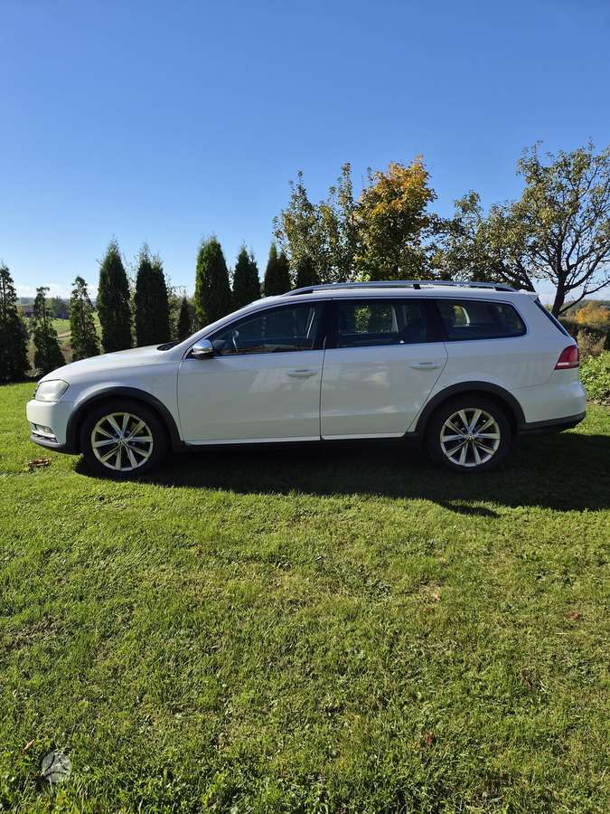 Volkswagen Passat 2012 — photo 8