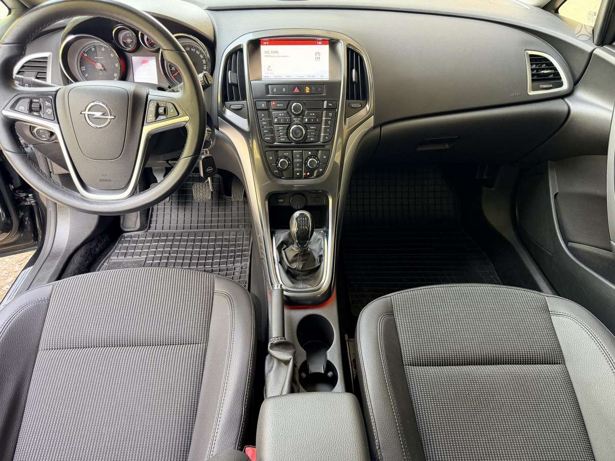 Opel Astra 2014 — photo 15