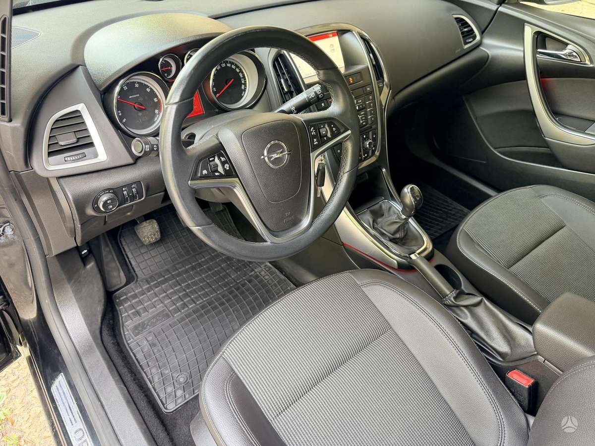 Opel Astra 2014 — photo 22