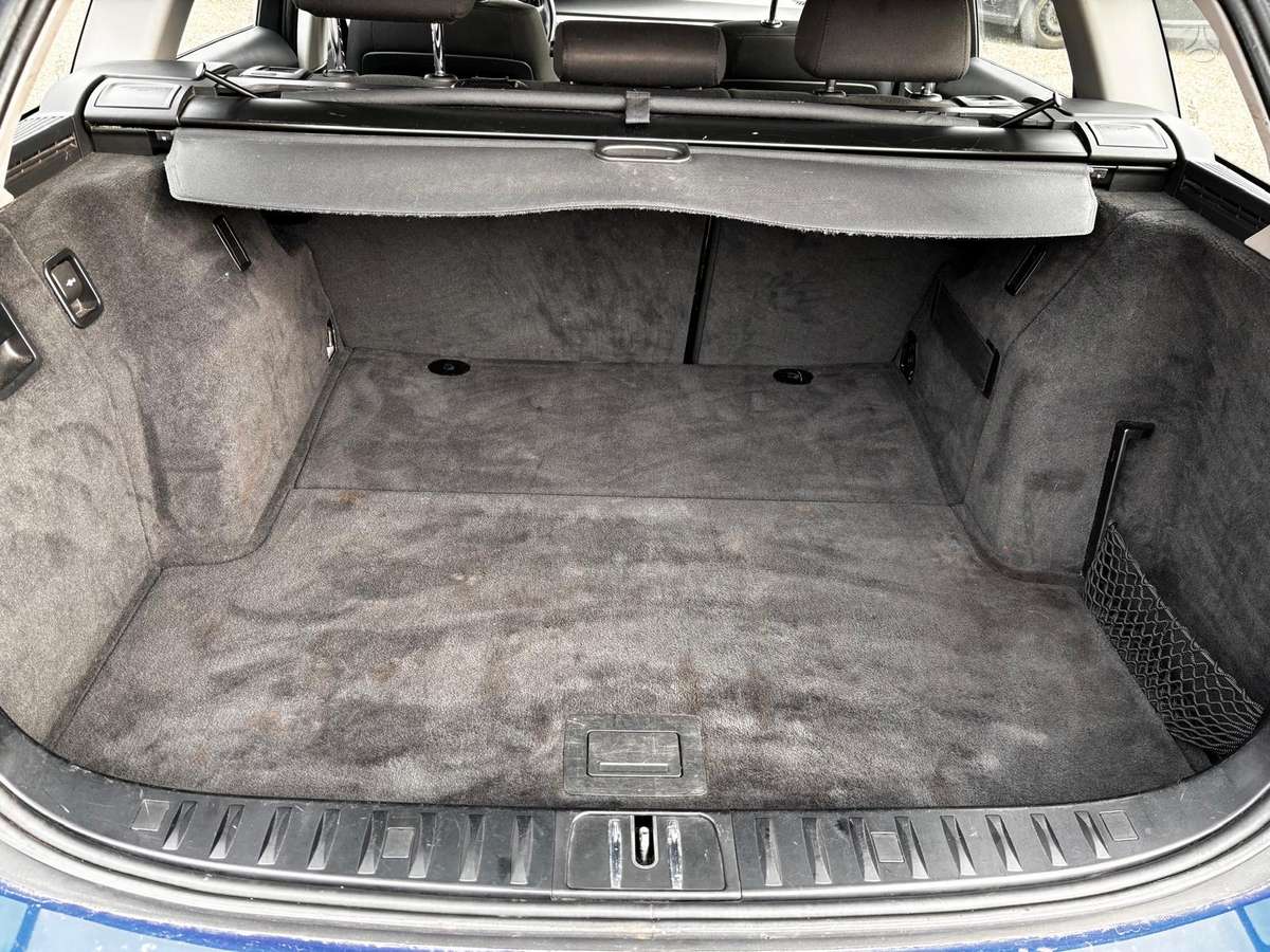 BMW 318 2011 — photo 17