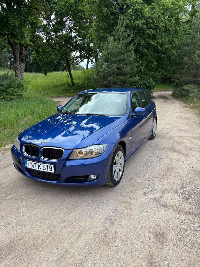 BMW 318 2011 — photo 5