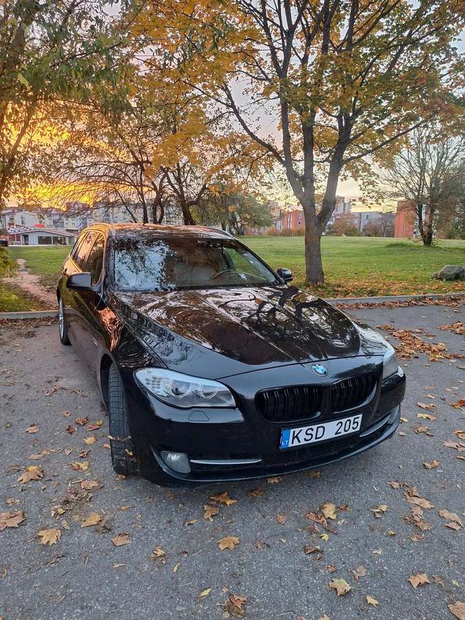 BMW 520 2011 — engine 2000 cm³, 184 HP (135kW)