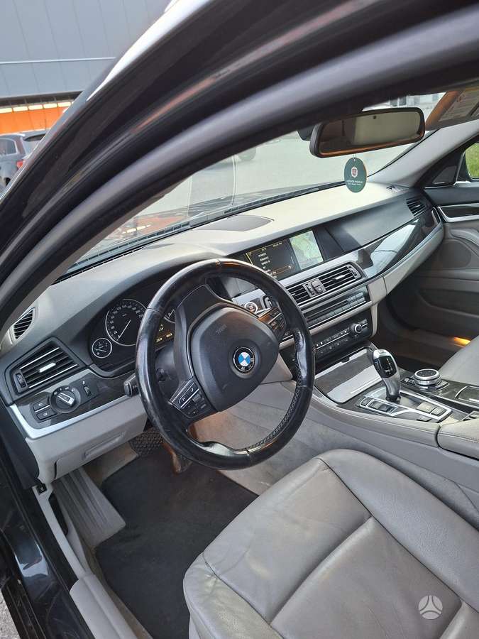 BMW 520 2011 — photo 8