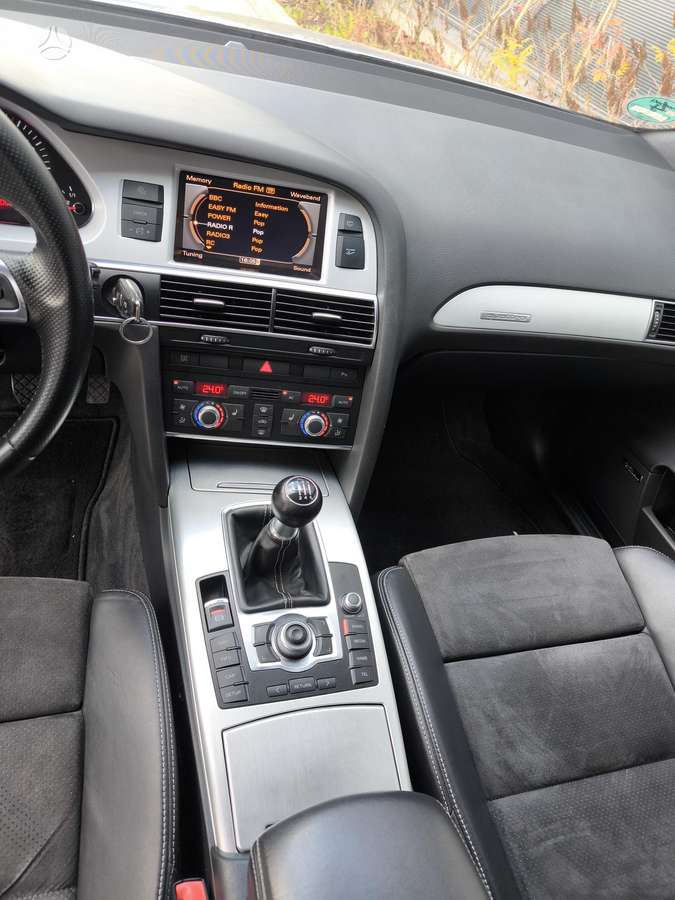 Audi A6 2010 — photo 12