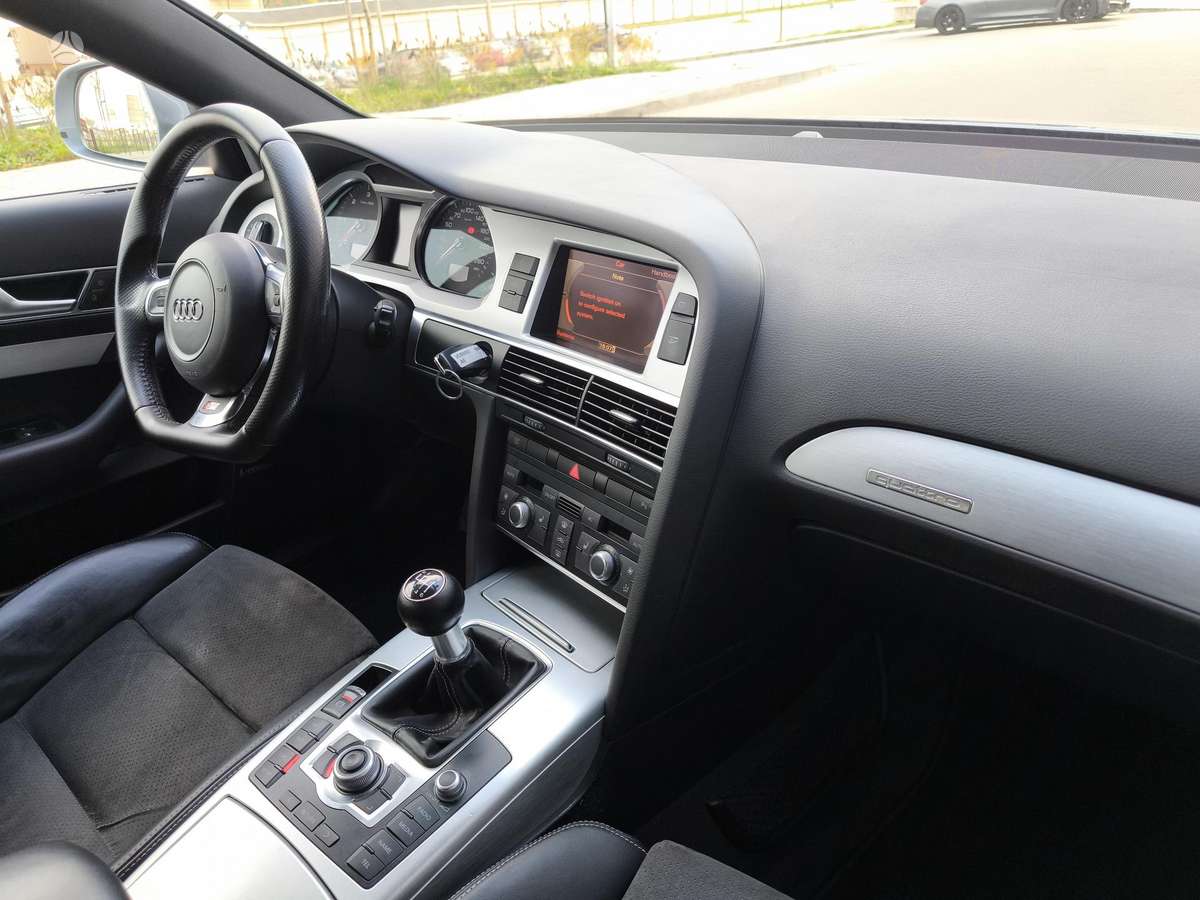 Audi A6 2010 — photo 13