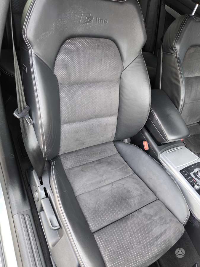 Audi A6 2010 — photo 16