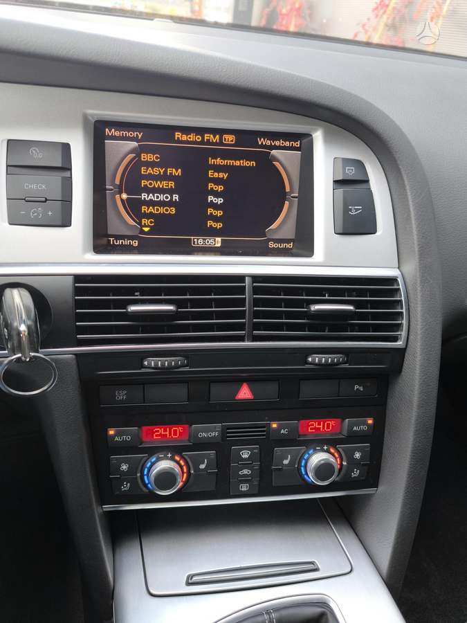 Audi A6 2010 — photo 25