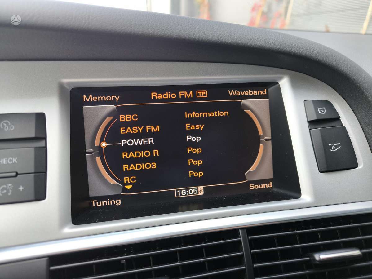 Audi A6 2010 — photo 26