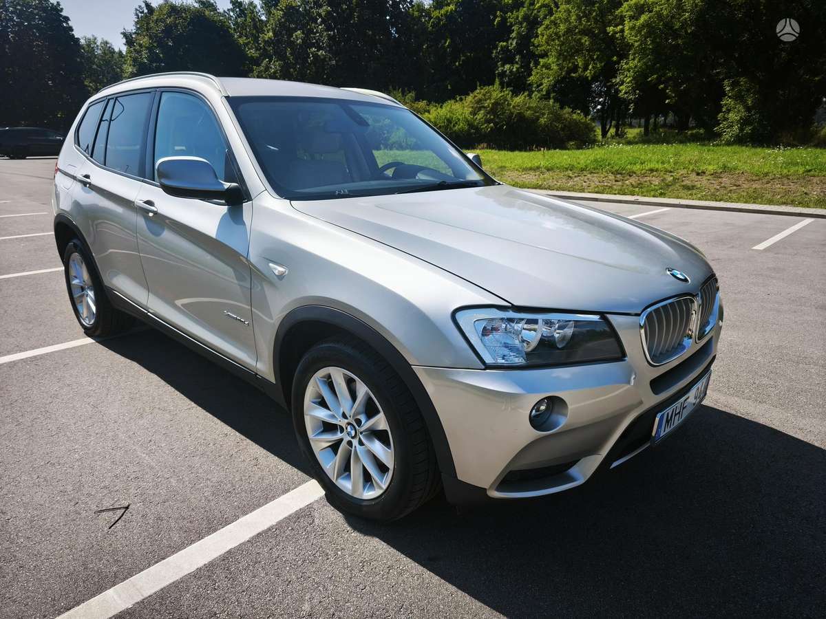 BMW X3 2011 — салон