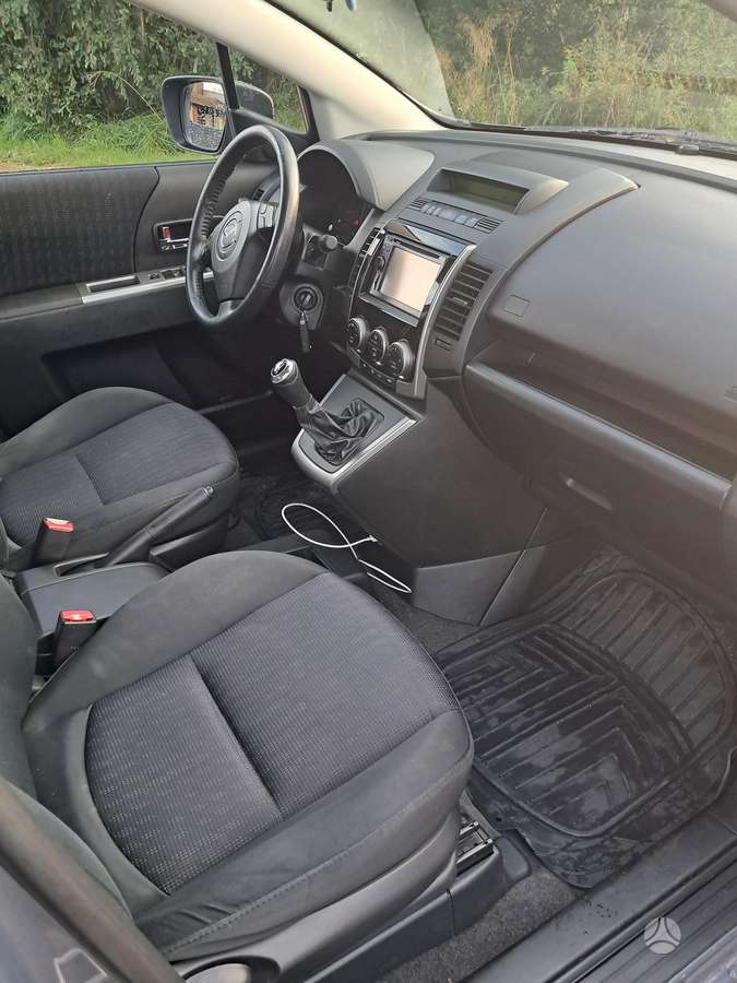 Mazda 5 2010 — photo 11