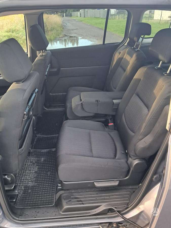 Mazda 5 2010 — photo 15