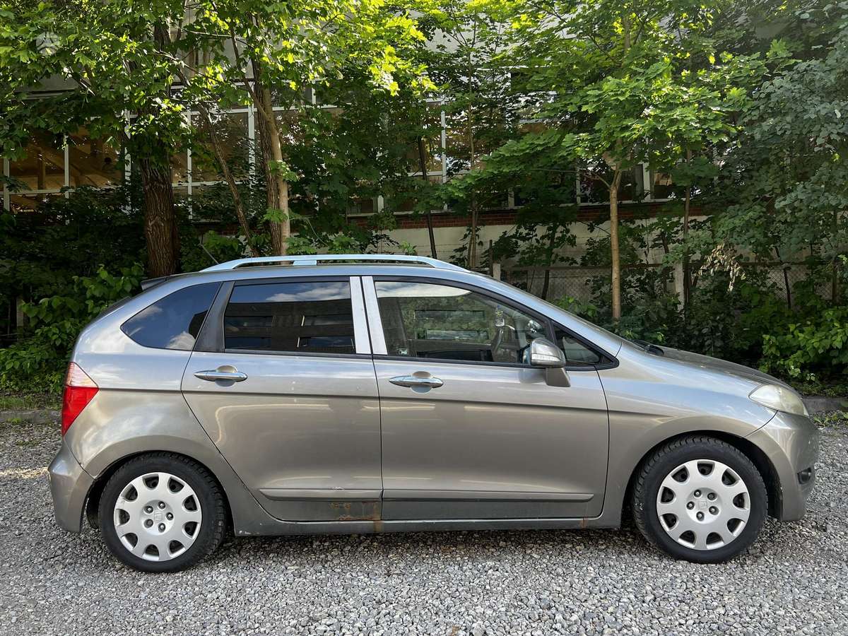 Honda FR-V 2008 — вигляд ззаду