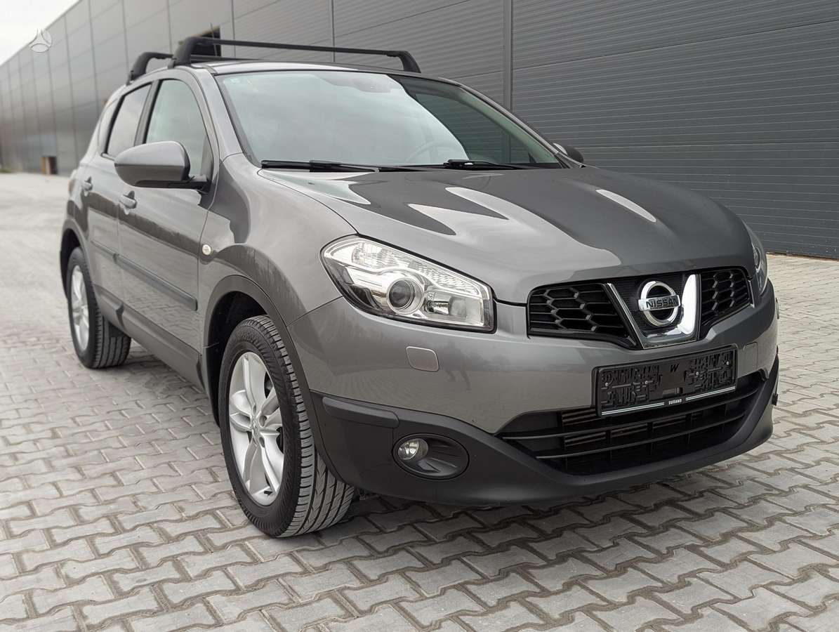 Nissan Qashqai 2012 — rear view