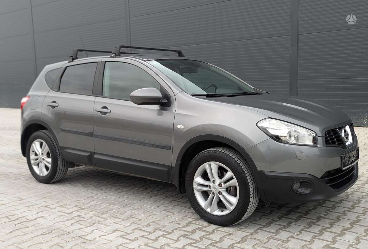 Nissan Qashqai 2012 — interior