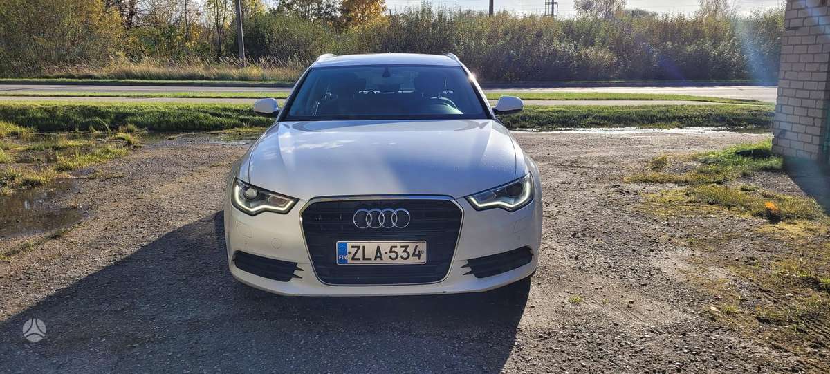 Audi A6 2011 — салон