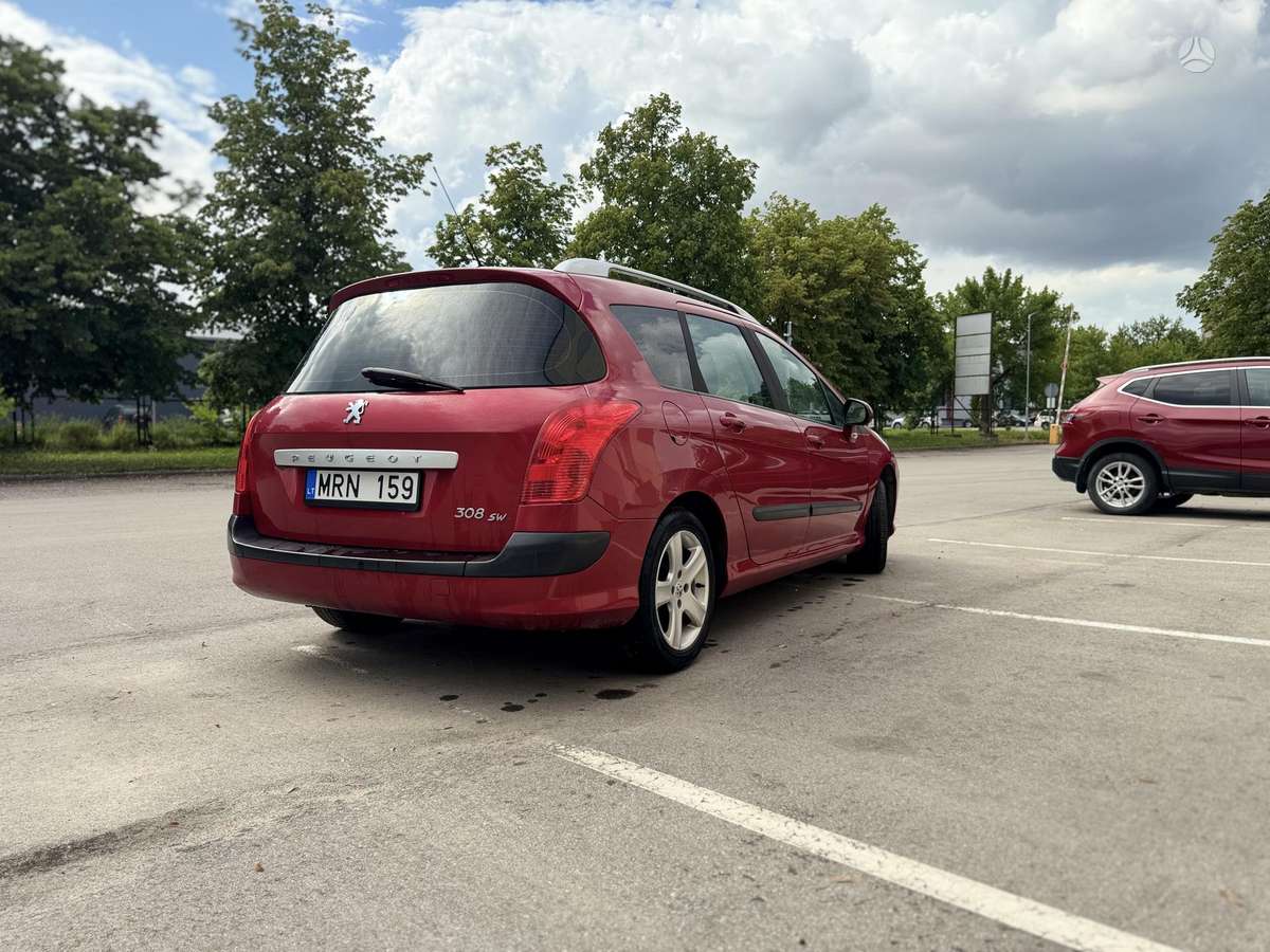 Peugeot 308 2011 — engine 1560 cm³, 111 HP (82kW)