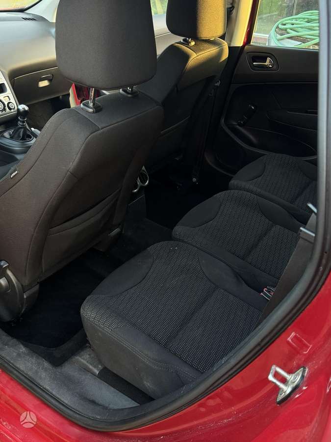 Peugeot 308 2011 — photo 8