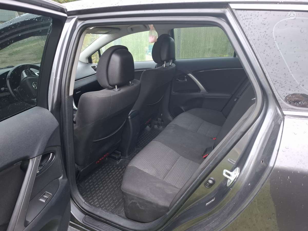Toyota Avensis 2014 — photo 13