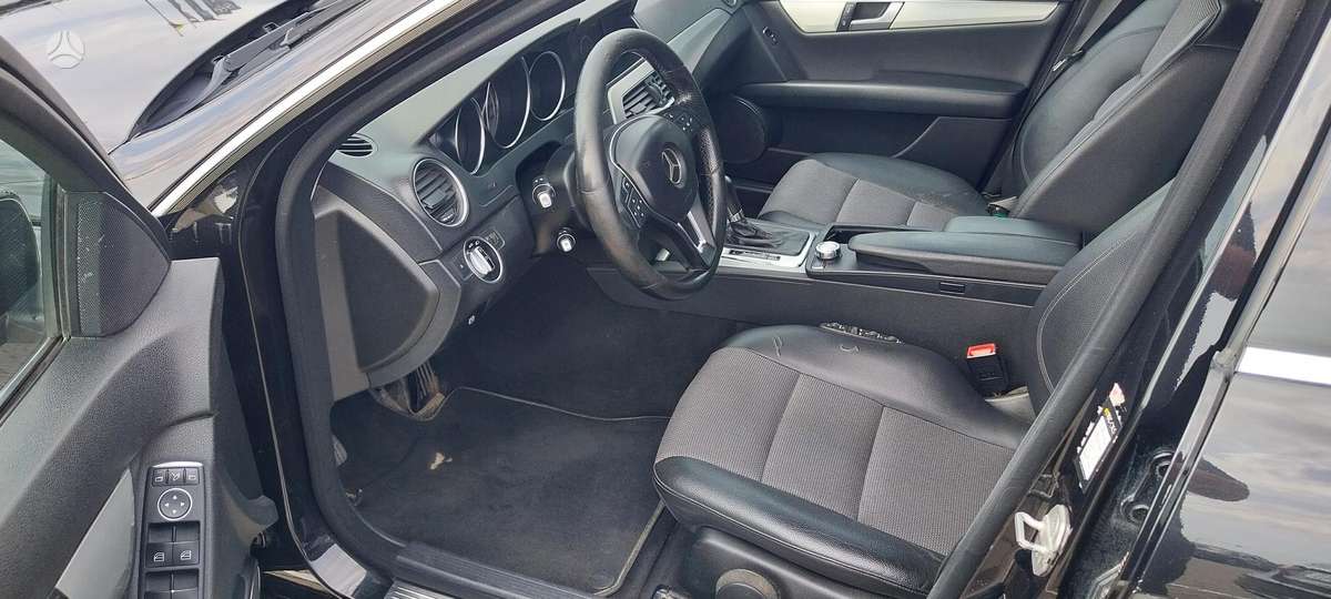 Mercedes-Benz C200 2013 — photo 11