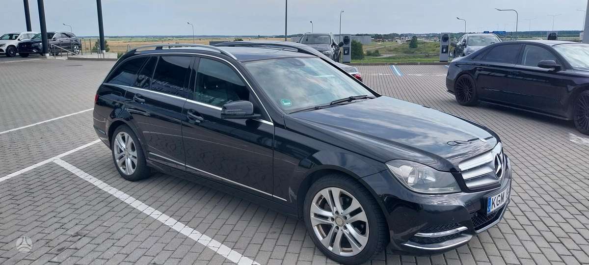 Mercedes-Benz C200 2013 — rear view