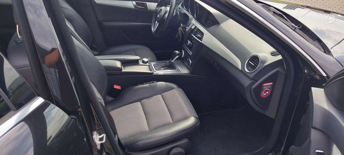Mercedes-Benz C200 2013 — photo 9