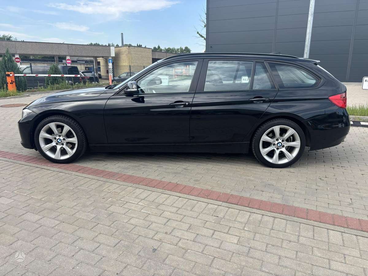 BMW 320 2014 — rear view