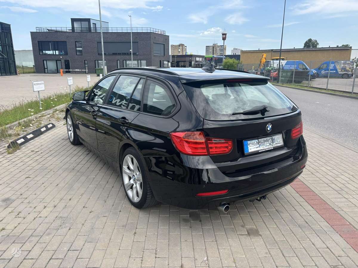 BMW 320 2014 — interior