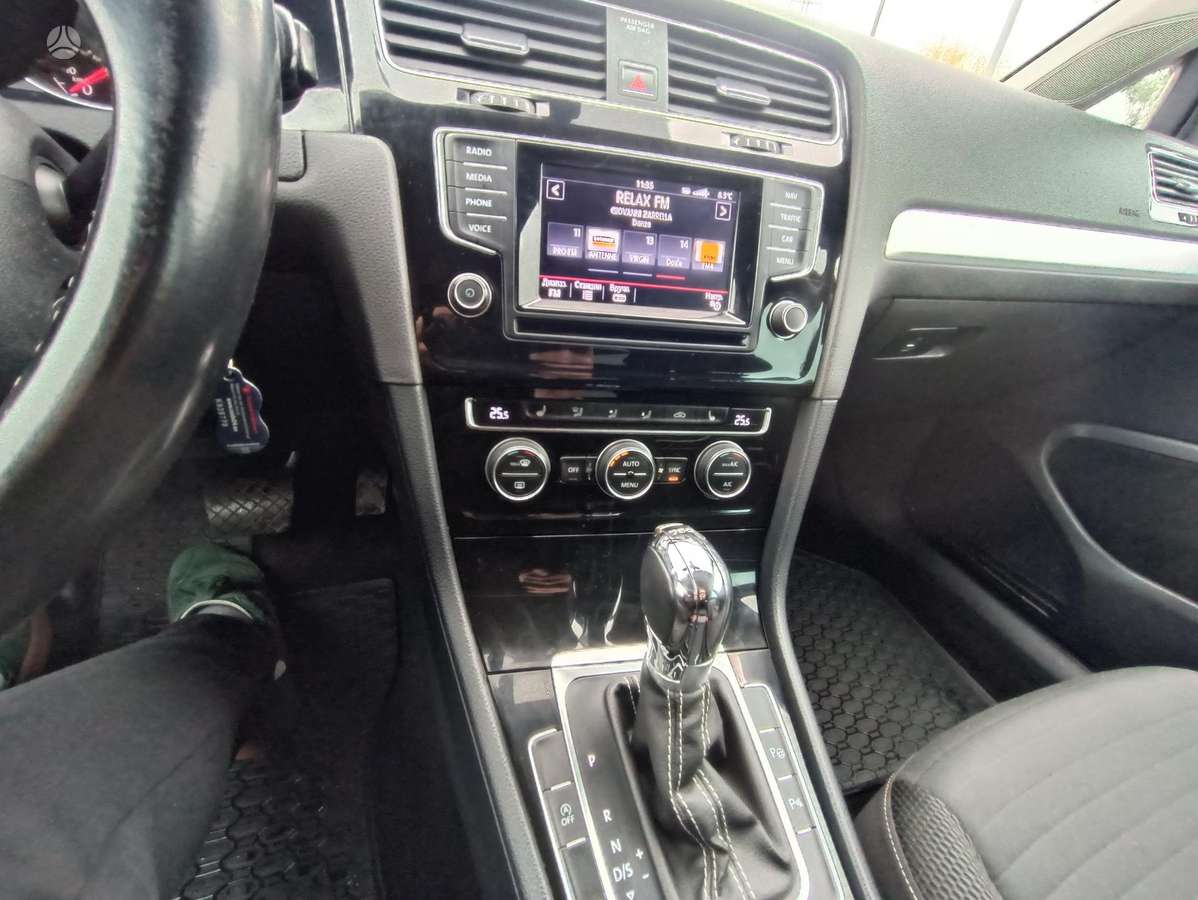 Volkswagen Golf 2014 — engine 1600 cm³, 105 HP (77kW)