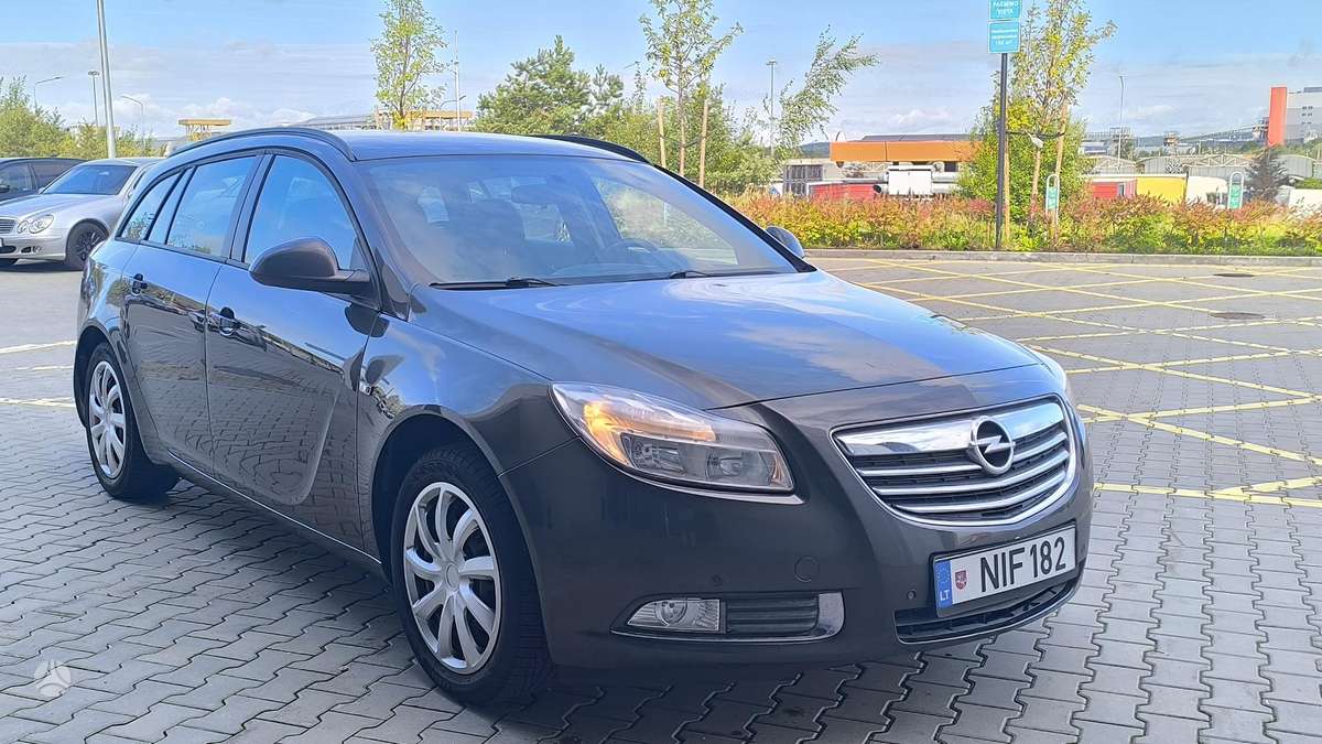 Opel Insignia 2013 — rear view