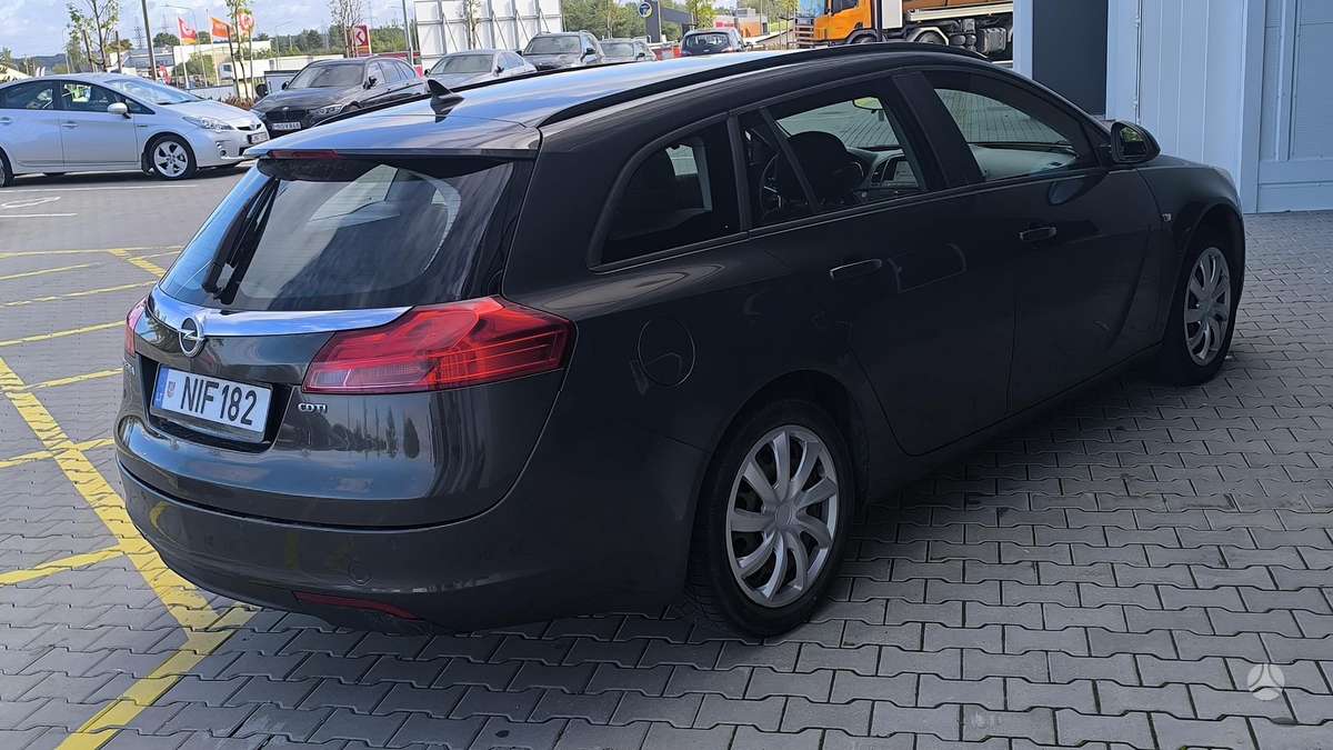 Opel Insignia 2013 — engine 1956 cm³, 131 HP (96kW)