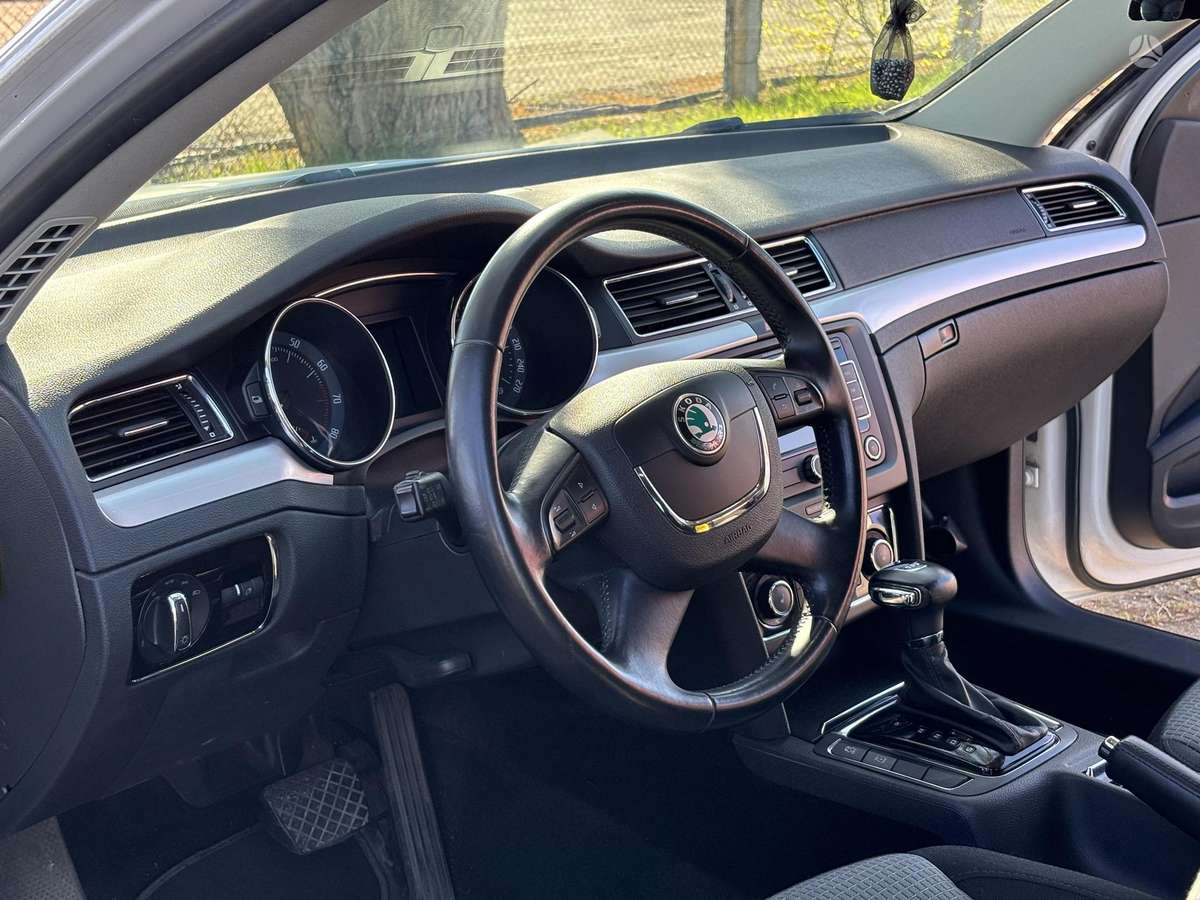 Skoda Superb 2012 — фото 12