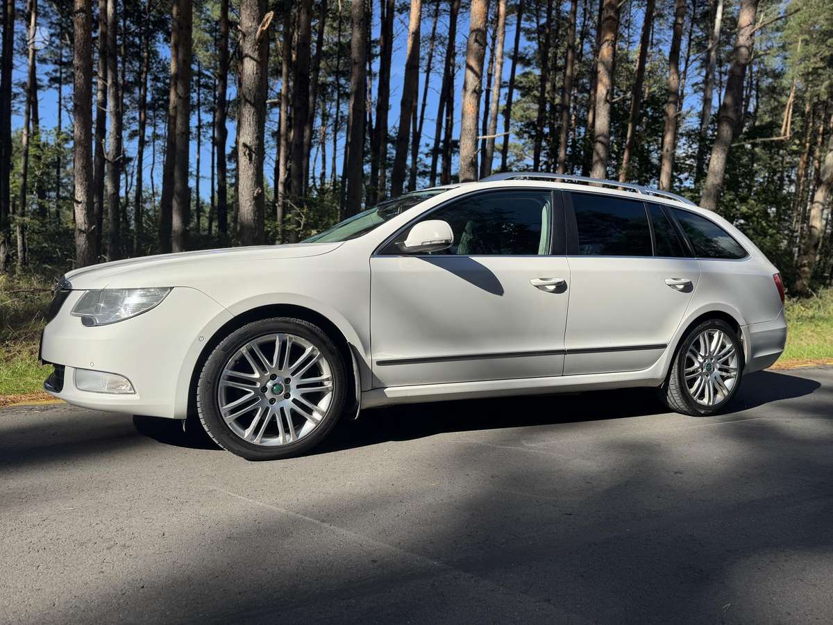 Skoda Superb 2012 — салон