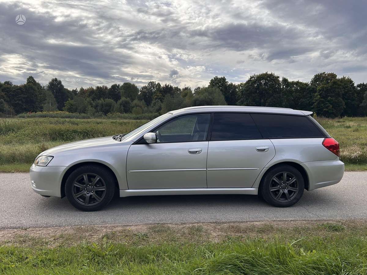 Subaru Legacy 2005 — rear view