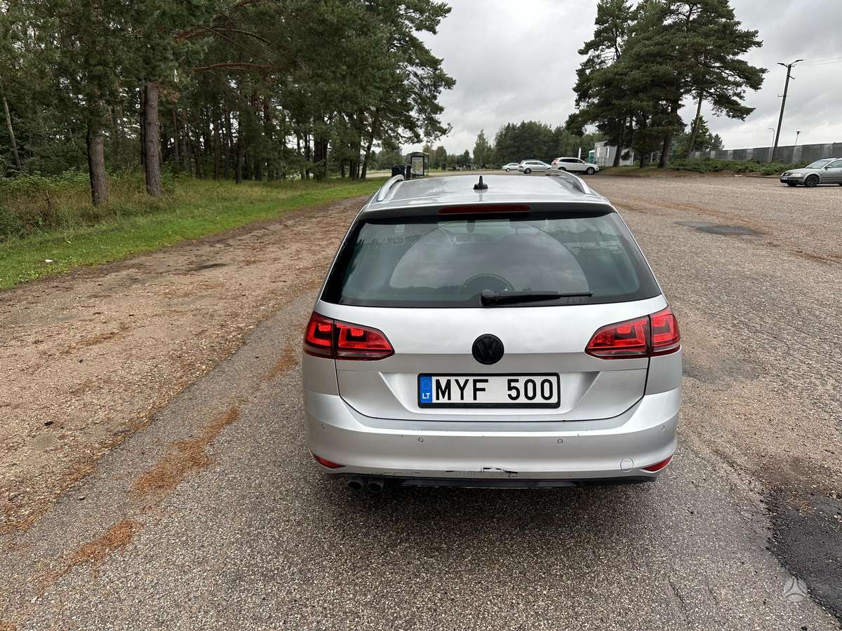 Volkswagen Golf 2014 — салон