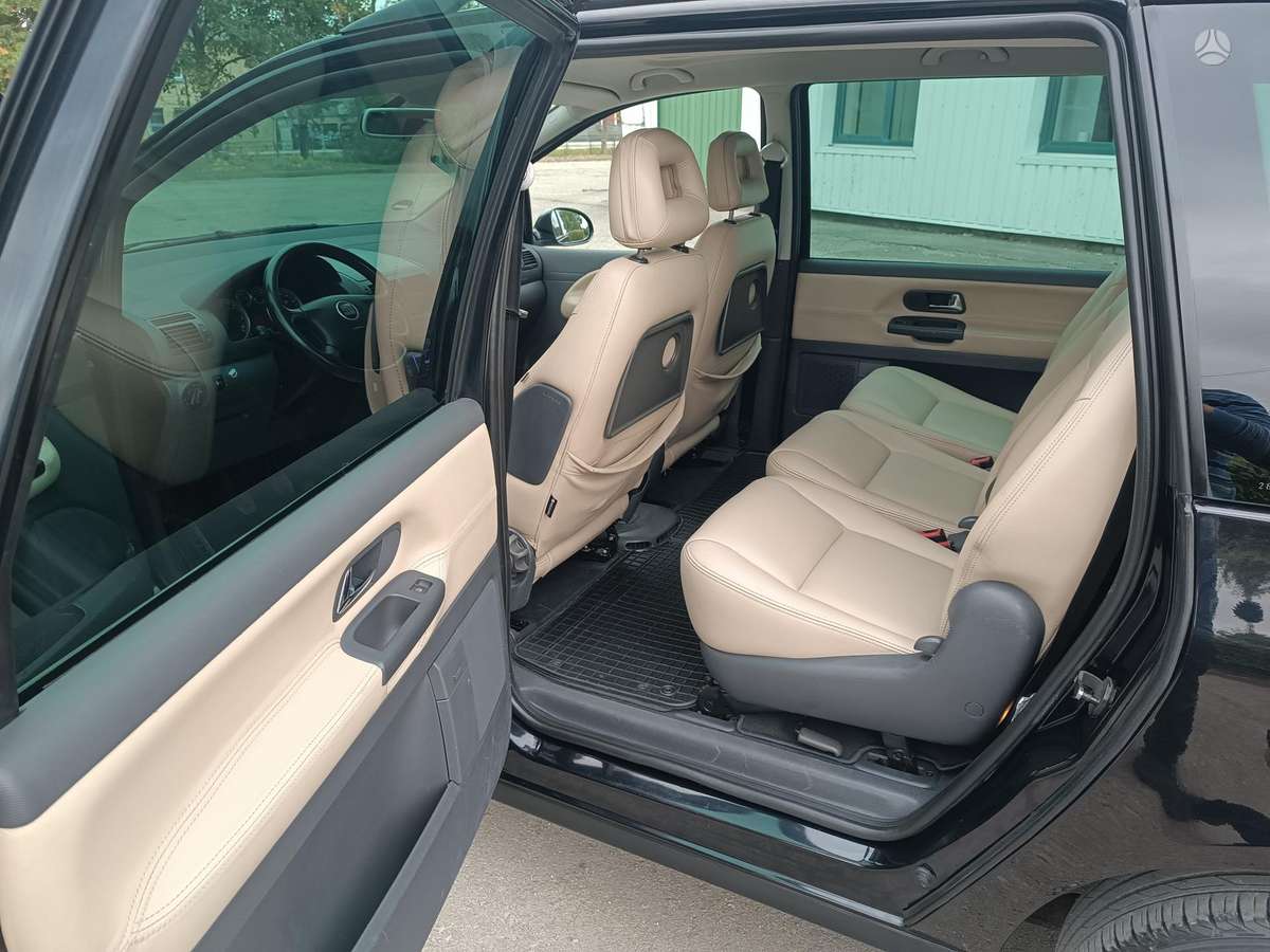 Seat Alhambra 2010 — photo 11