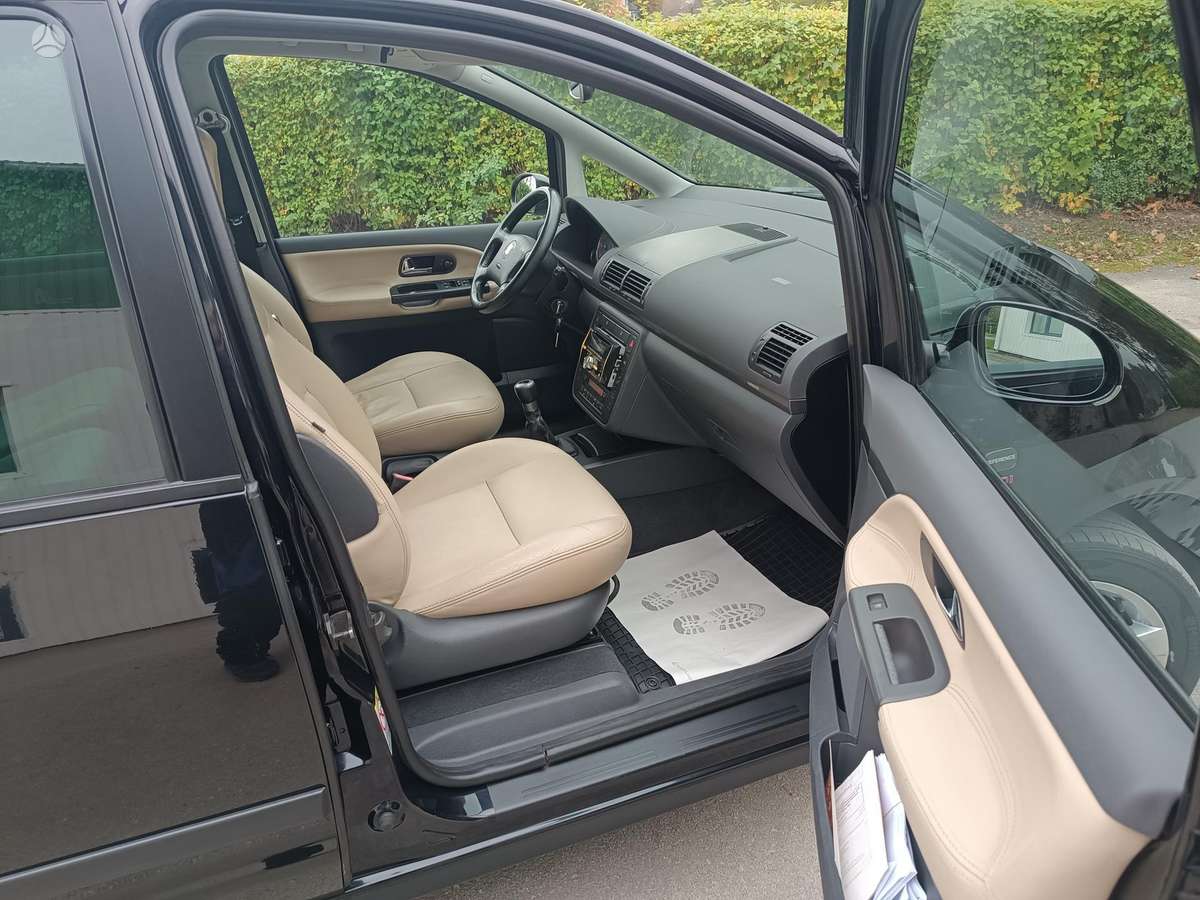Seat Alhambra 2010 — photo 12