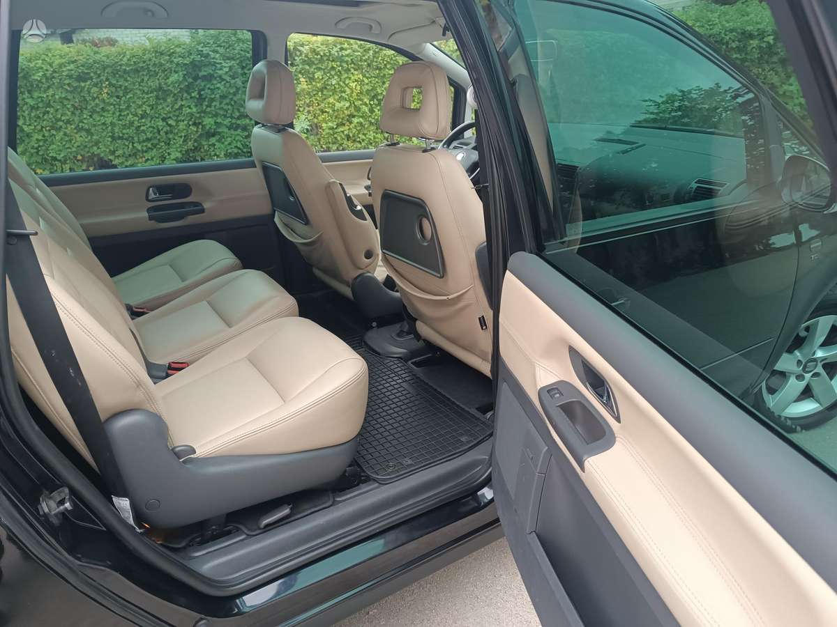 Seat Alhambra 2010 — photo 13